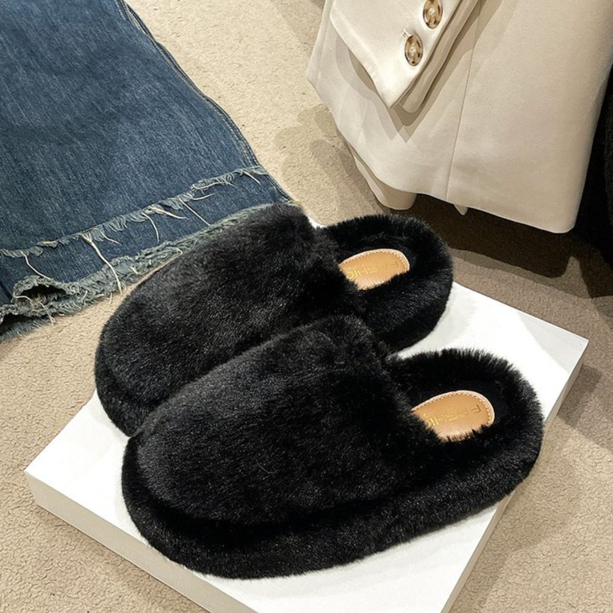 Fuzzy Round Toe Flat Slippers